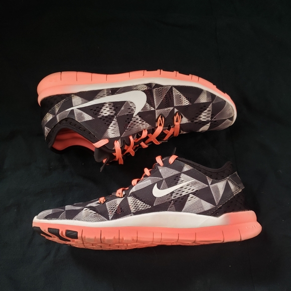 Nike Shoes - Size 8 - Nike Free 5.0 TR Fit 5 Print Black.